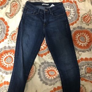 Levi’s mid rise skinny jeans